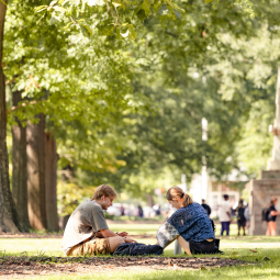 students on horseshoe