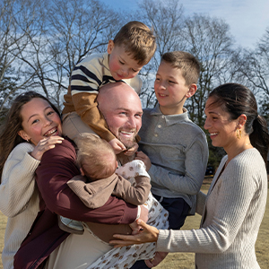 Connor Shaw, his wife and their four children are all smiles, posing together at a rec field